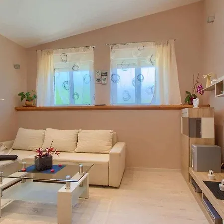Beautiful House With Pool In Medulin Vikendica *