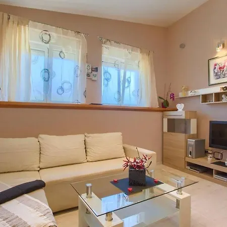 Beautiful House With Pool In Medulin Vikendica *