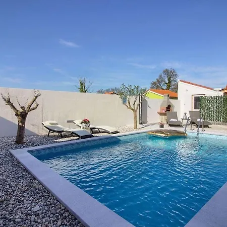 Beautiful House With Pool In Medulin 別荘