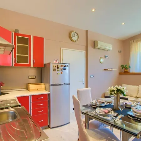Beautiful House With Pool In Medulin 別荘 Šišan